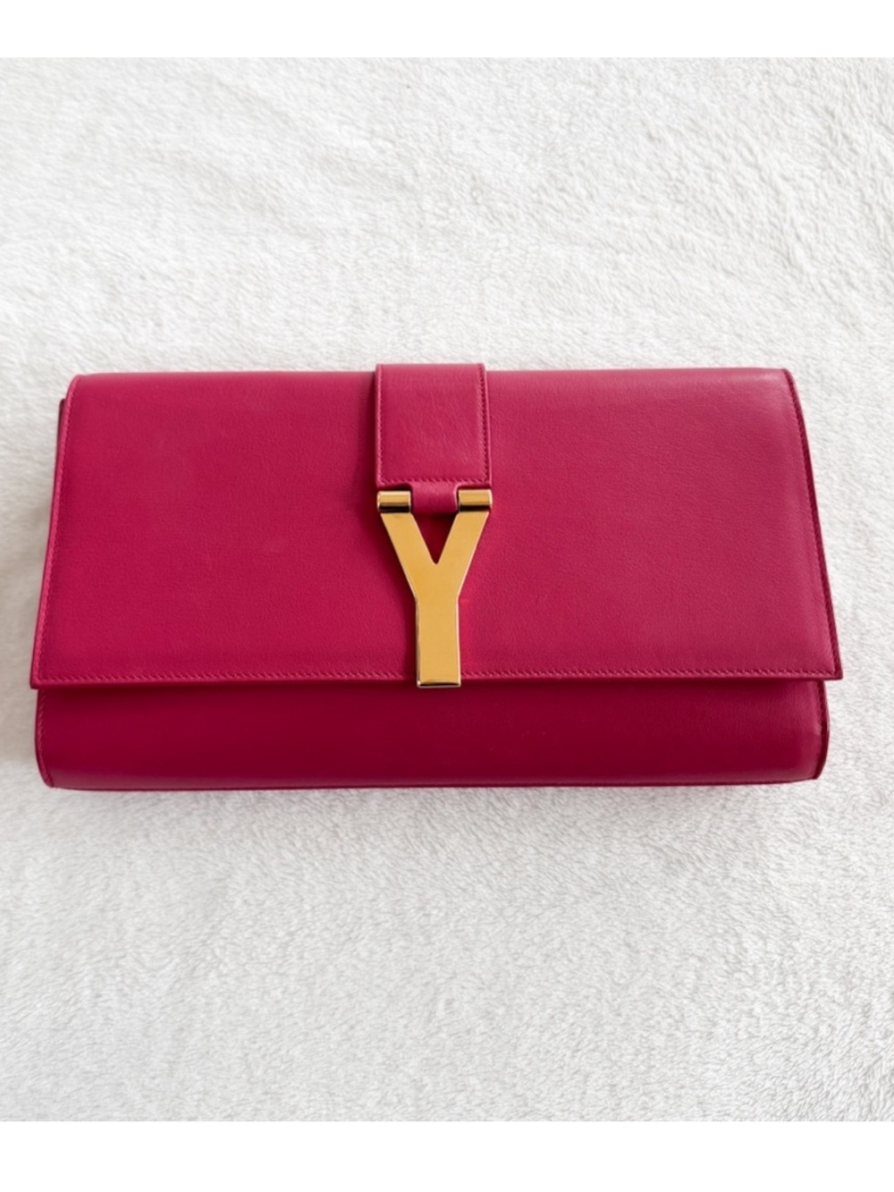 Saint Laurent Y Ligne Pink
Leather Envelope Clutch - Gold Y
Hardware